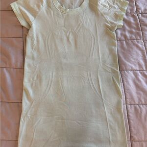 Lululemon size 4 top mint green.